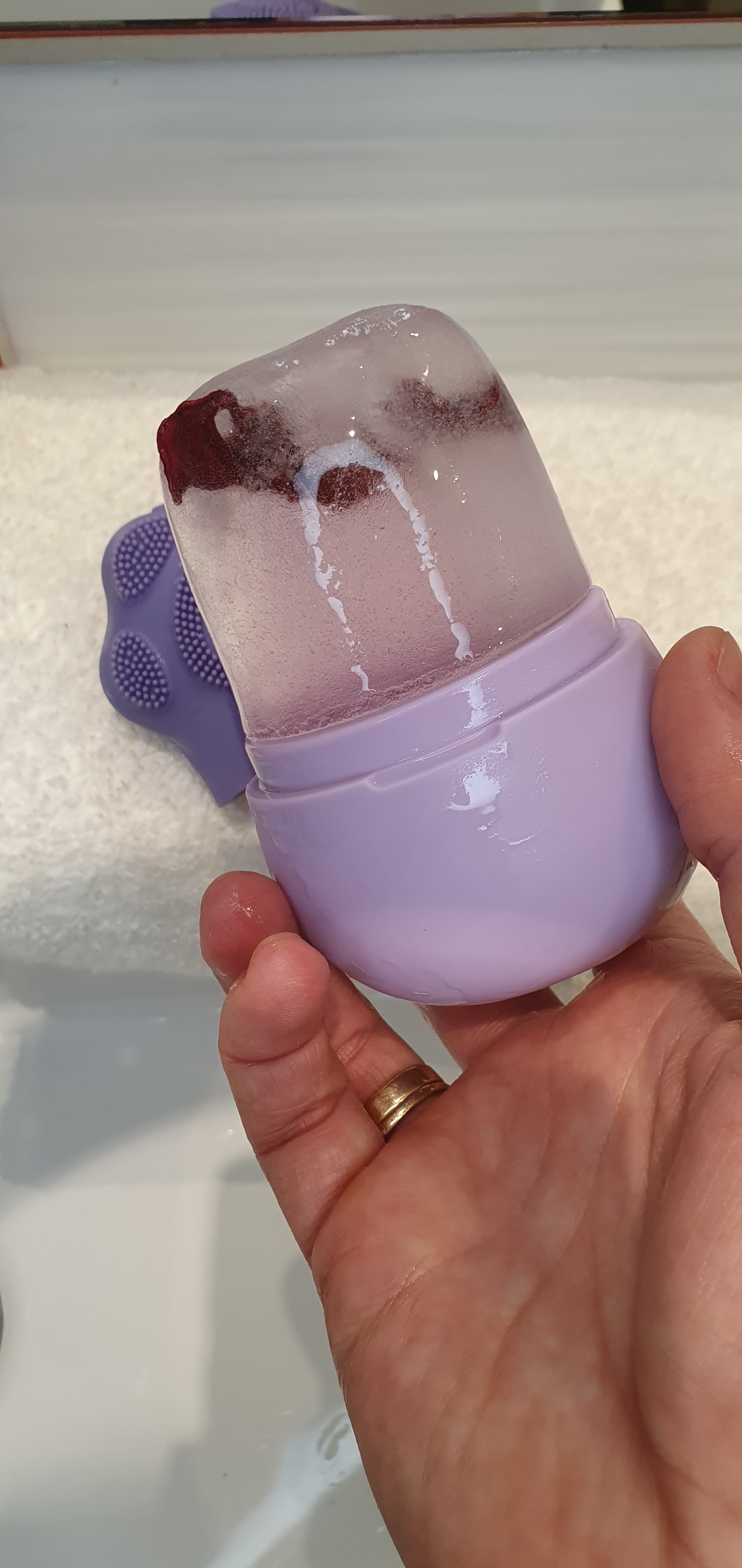 Lodowy wałek do masażu twarzy