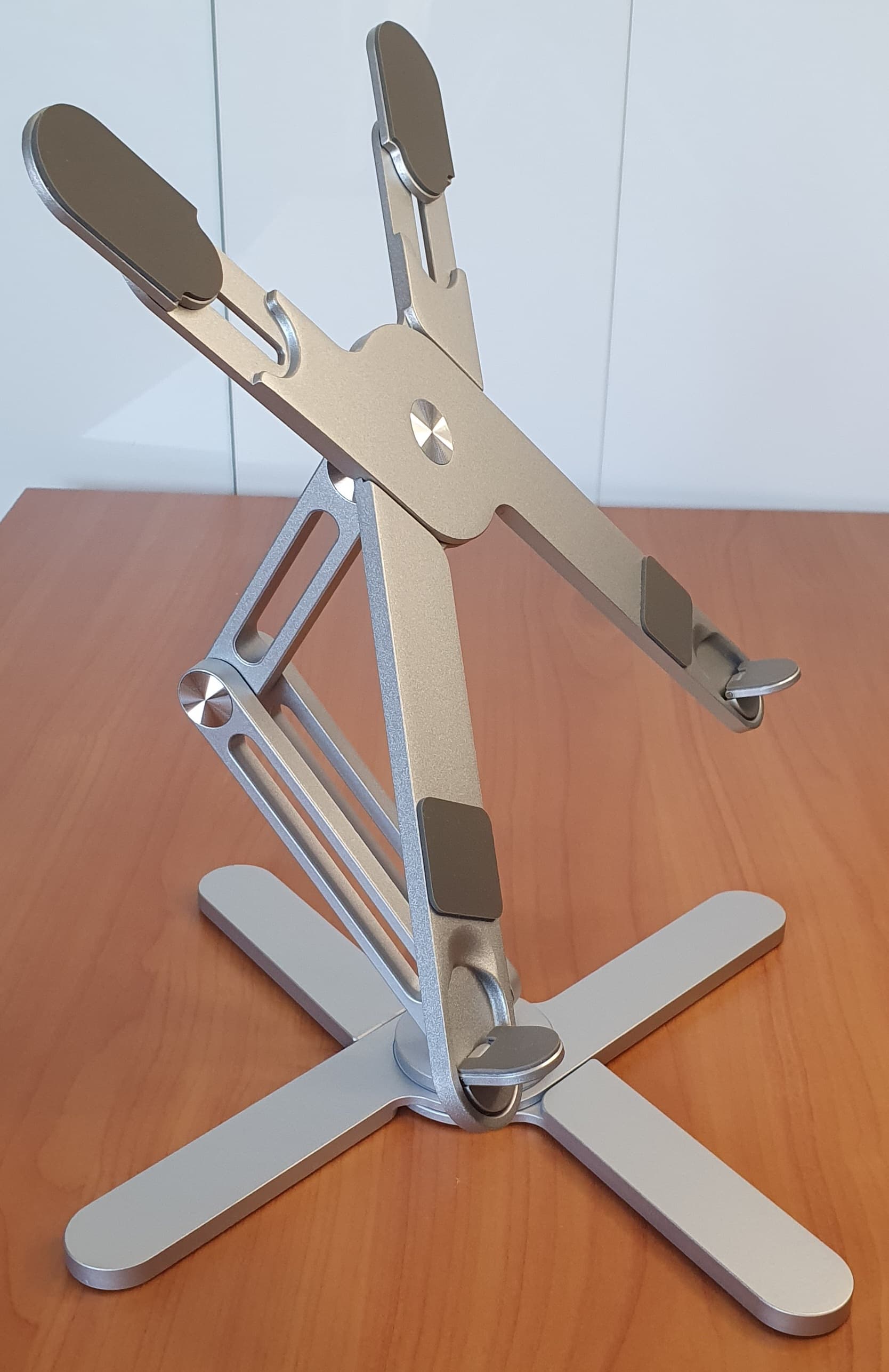 Stojak pod laptopa z obrotową podstawą 360°