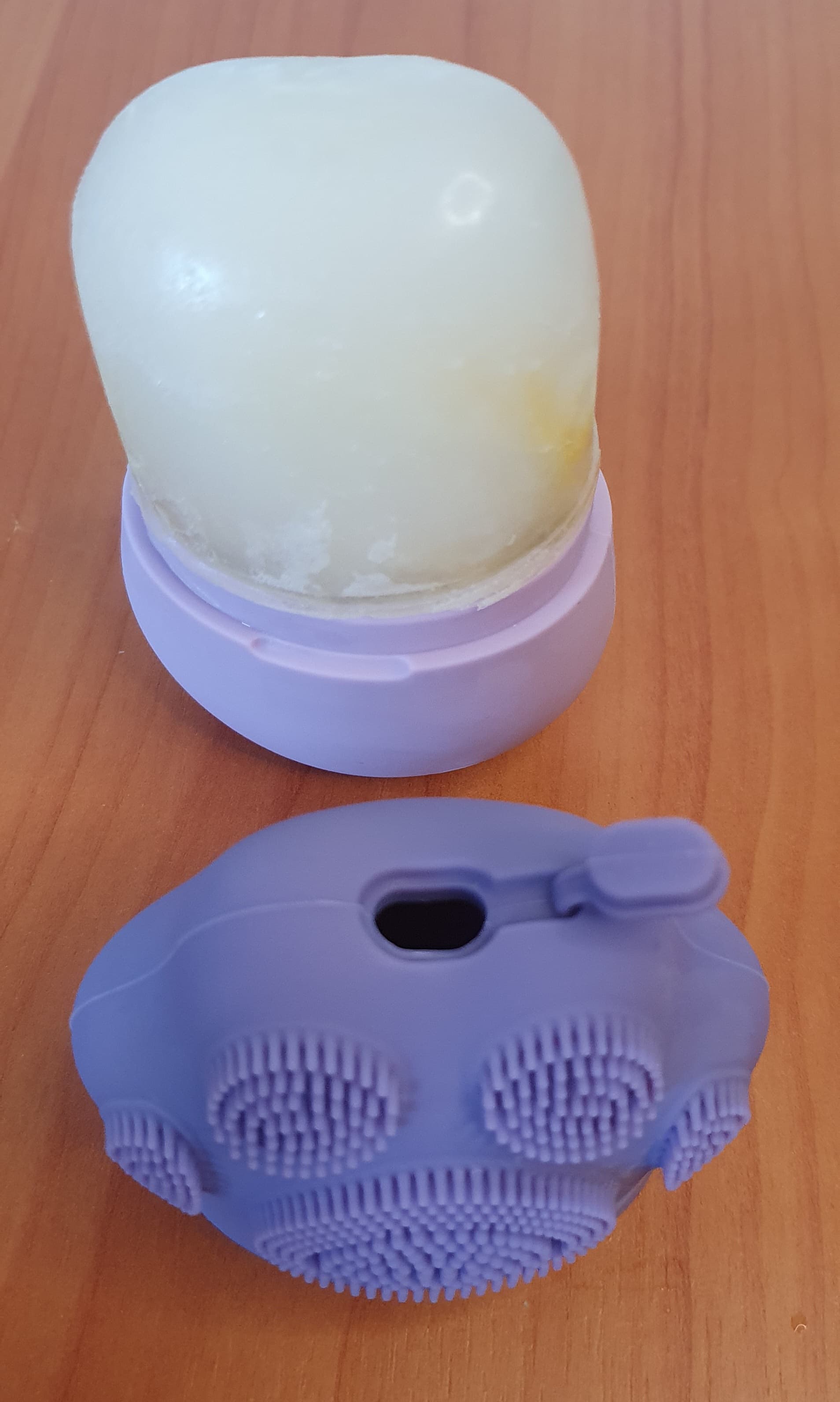 Lodowy wałek do masażu twarzy