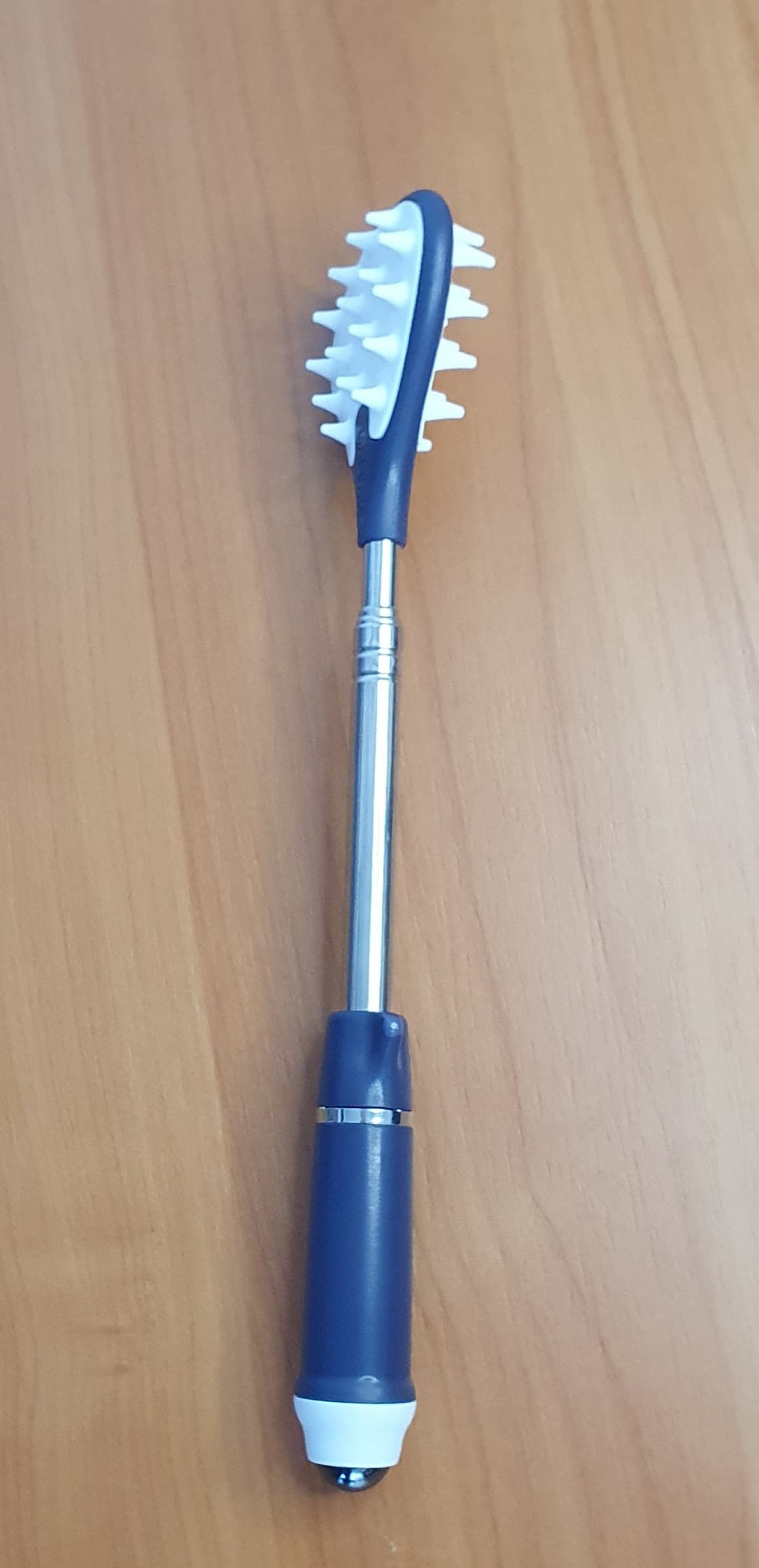 Teleskopowy drapak do pleców