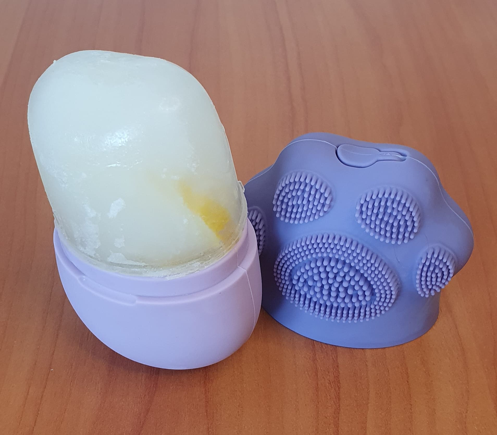 Lodowy wałek do masażu twarzy