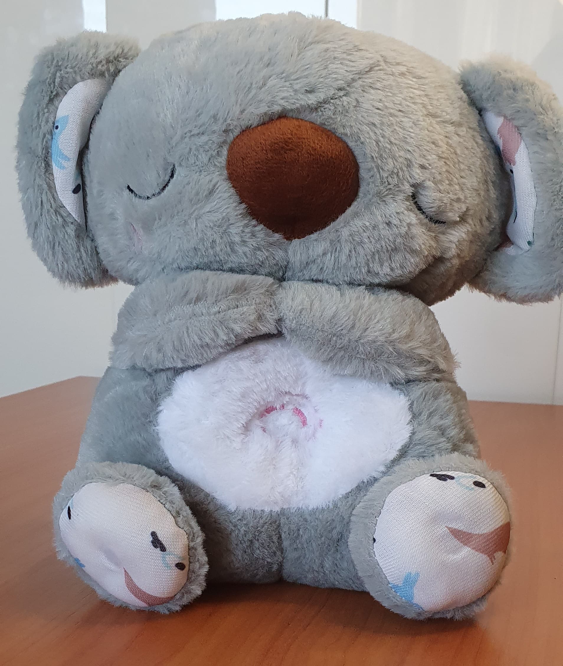 Oddychająca pluszowa koala, wspomagająca sen