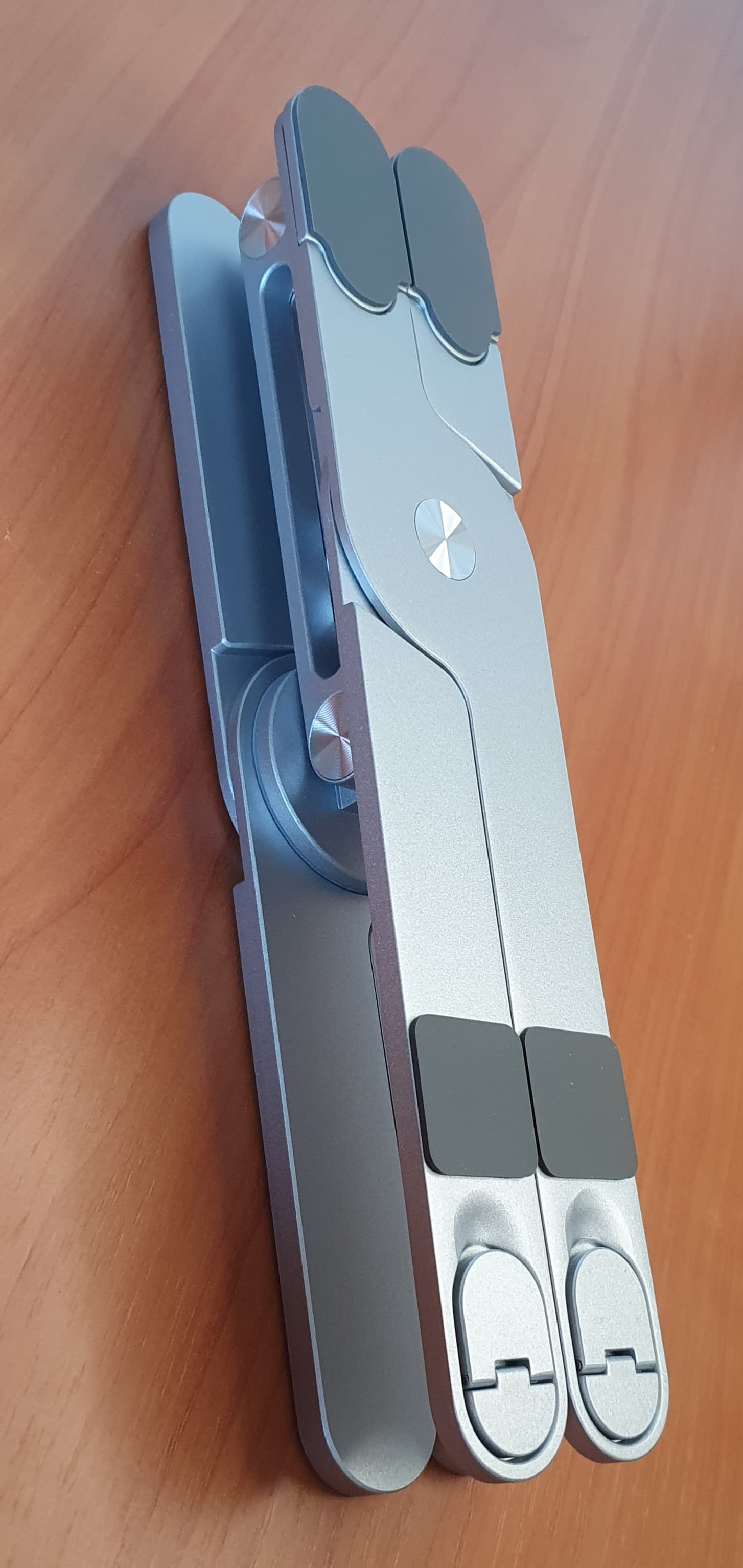 Stojak pod laptopa z obrotową podstawą 360°