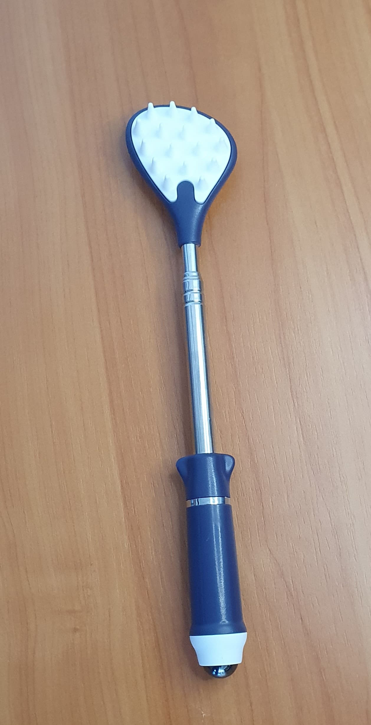 Teleskopowy drapak do pleców