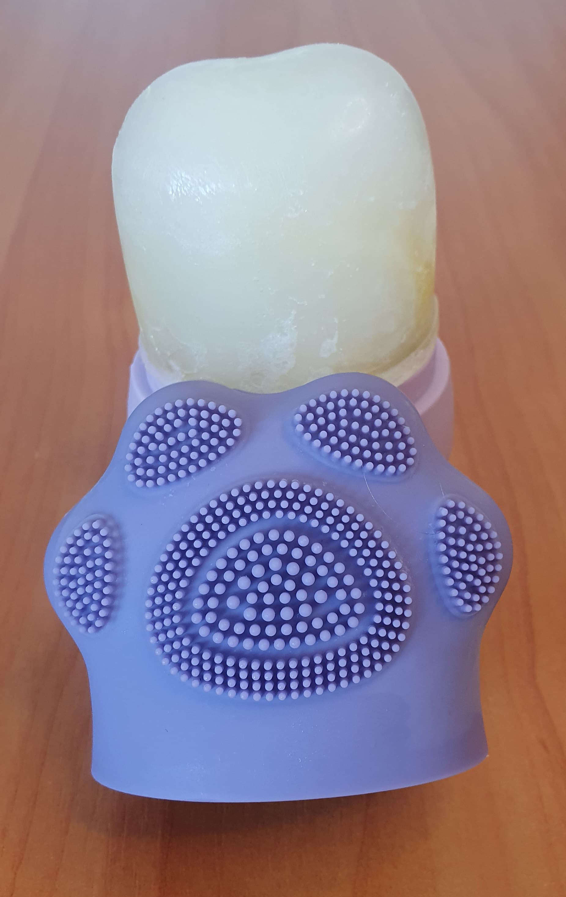 Lodowy wałek do masażu twarzy