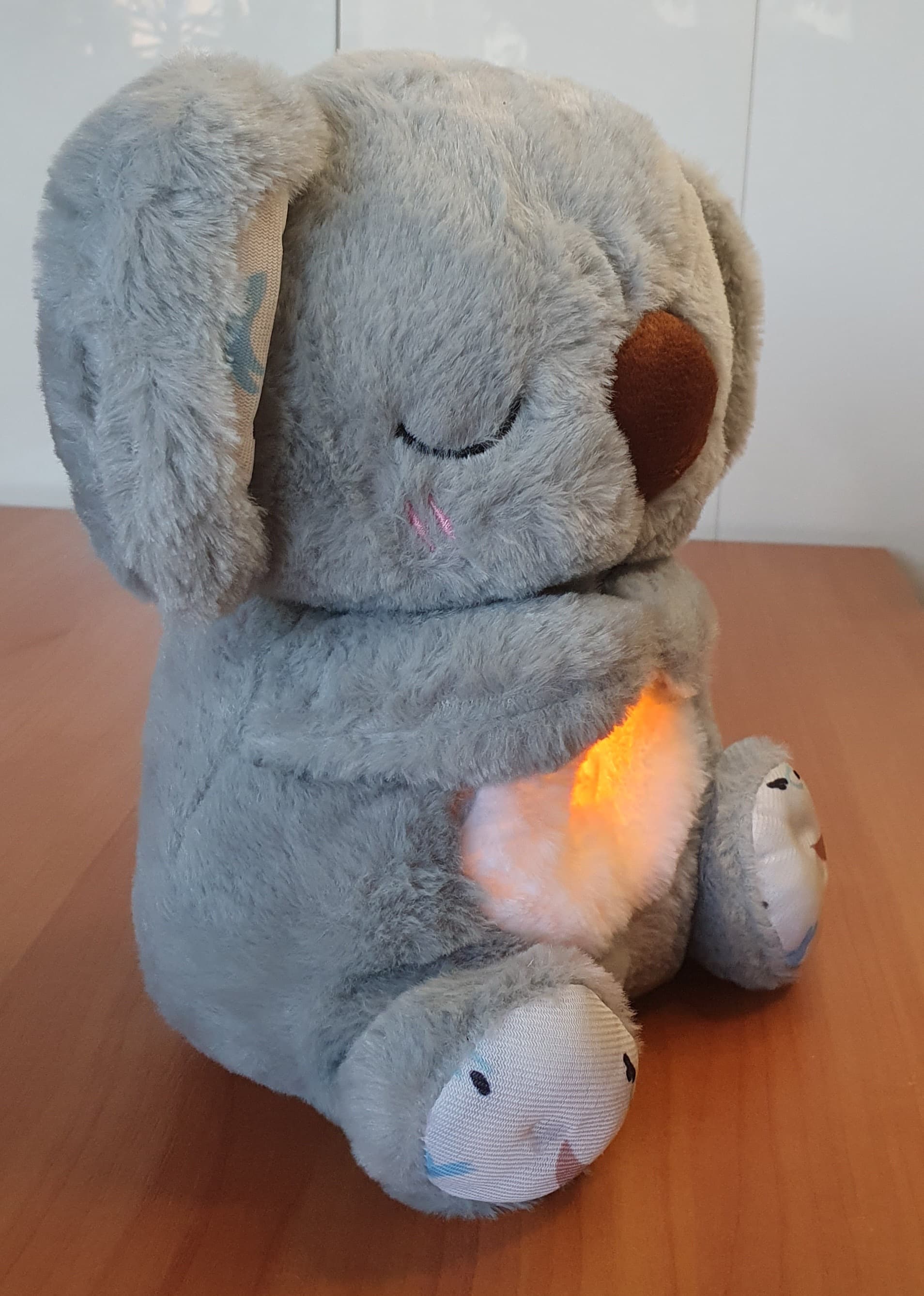 Oddychająca pluszowa koala, wspomagająca sen
